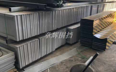 金屬圍擋的防風、防雨等功能如何保障？